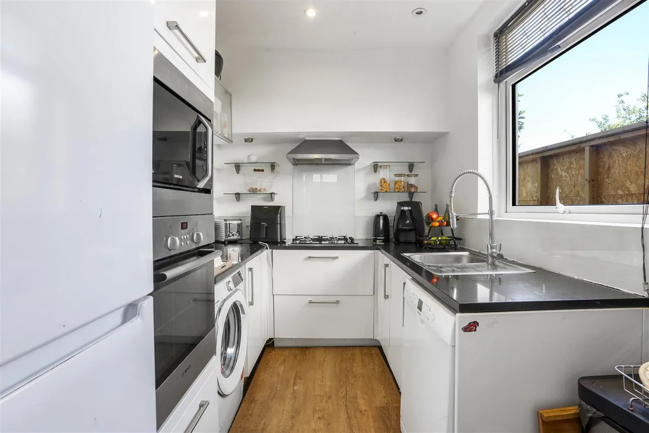 Fieldsend Road, Cheam, Sutton, SM3 8PA, photo 11