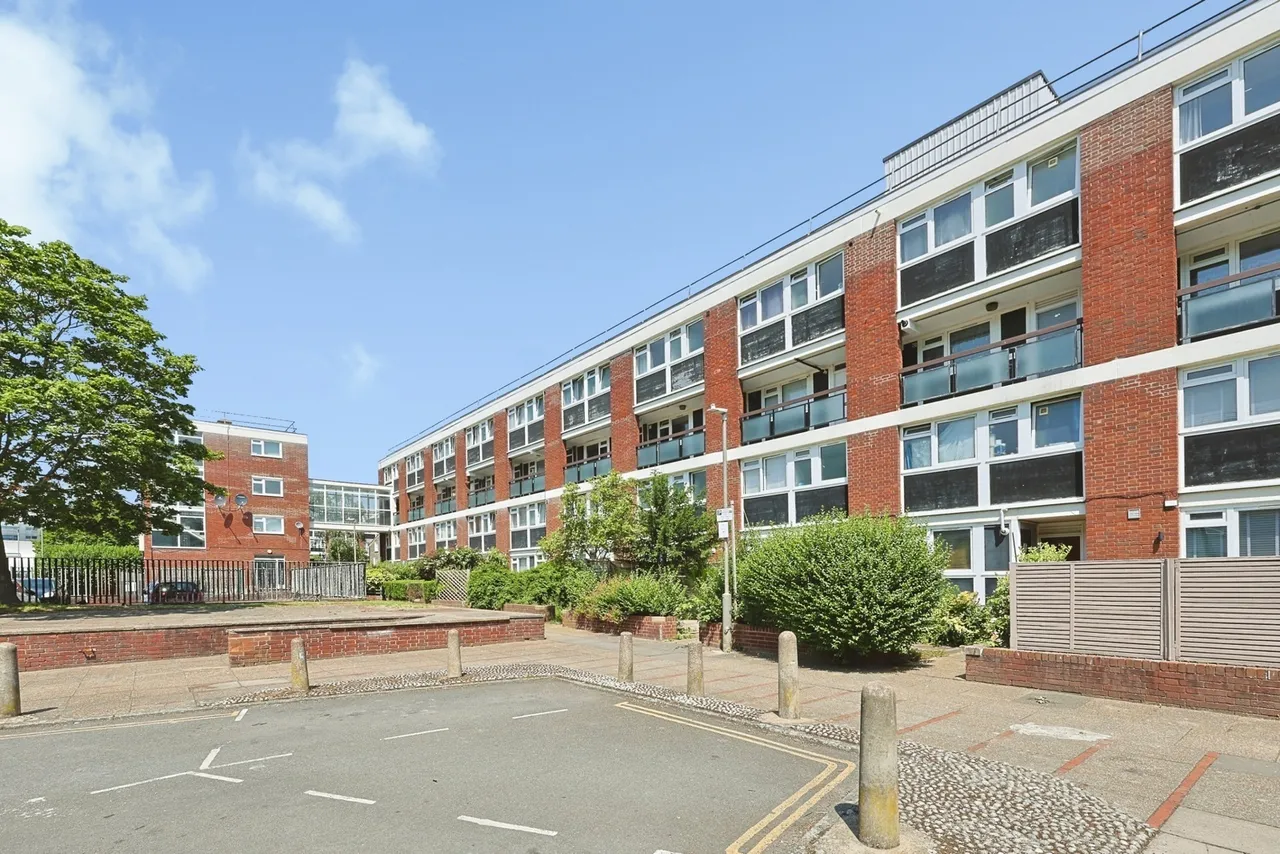 Searles Close, London, SW11, photo 2
