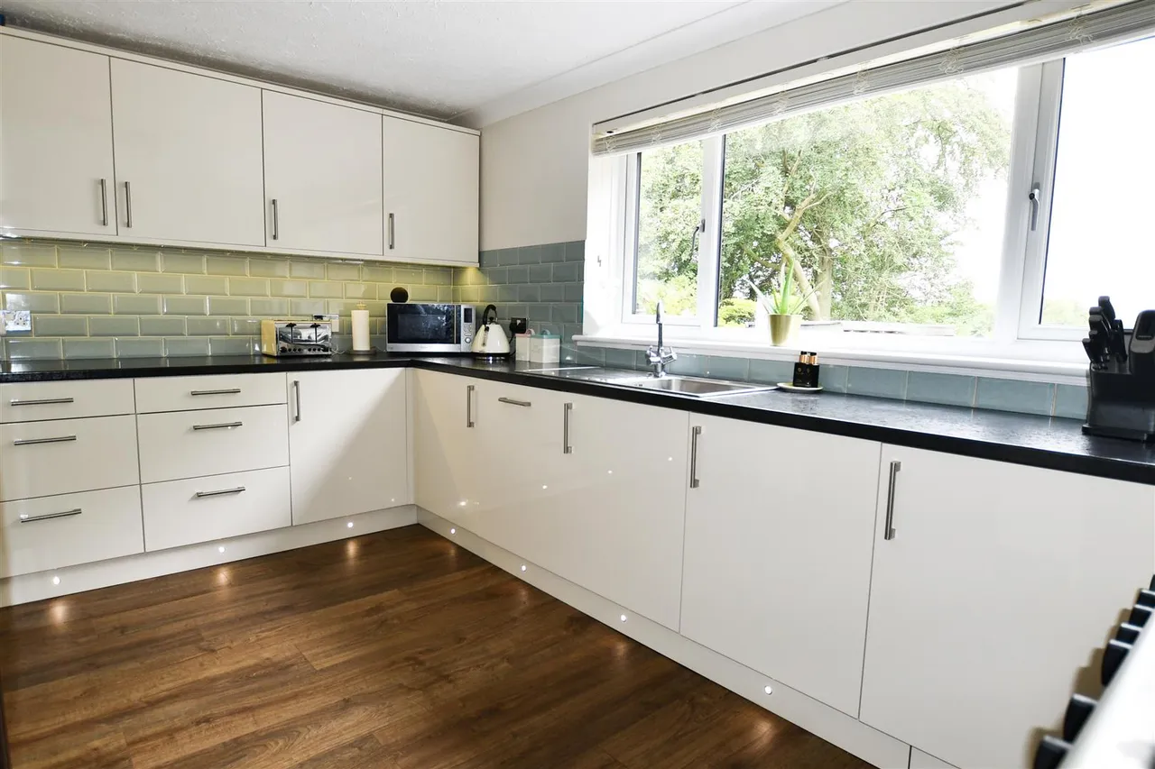 Ridgeway Close, Heathfield, TN21 8NS, photo 8