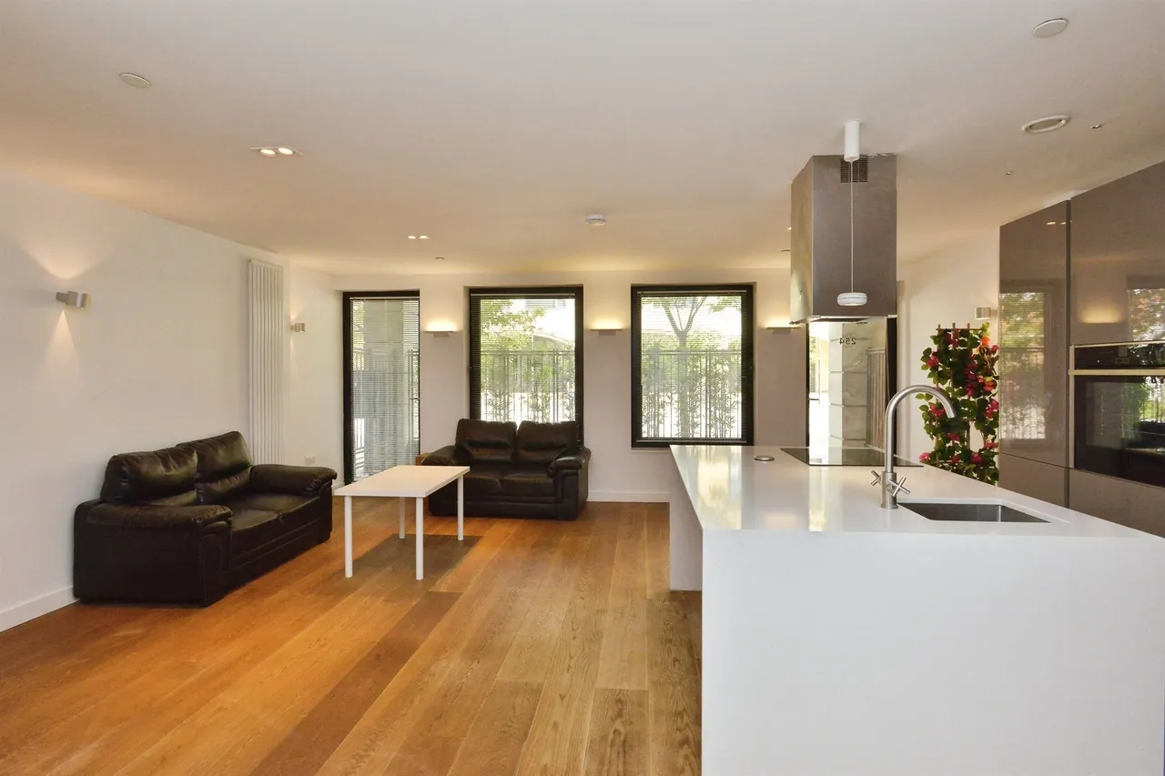 Upper Fourth Street, Milton Keynes, MK9, photo 12