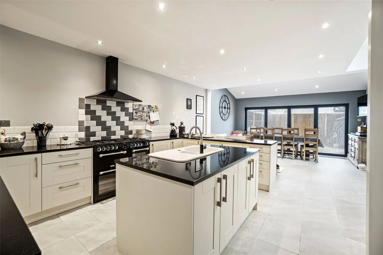 Talbot Road, Twickenham, TW2 6SJ, photo 2