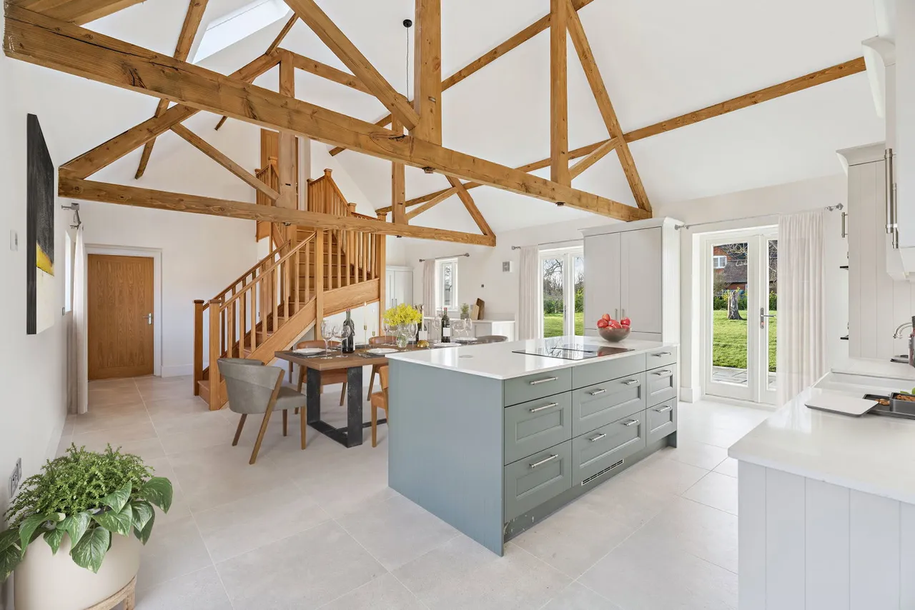 1 Pettifer Court, Buckingham Road, Weedon, HP22 4DP, photo 4