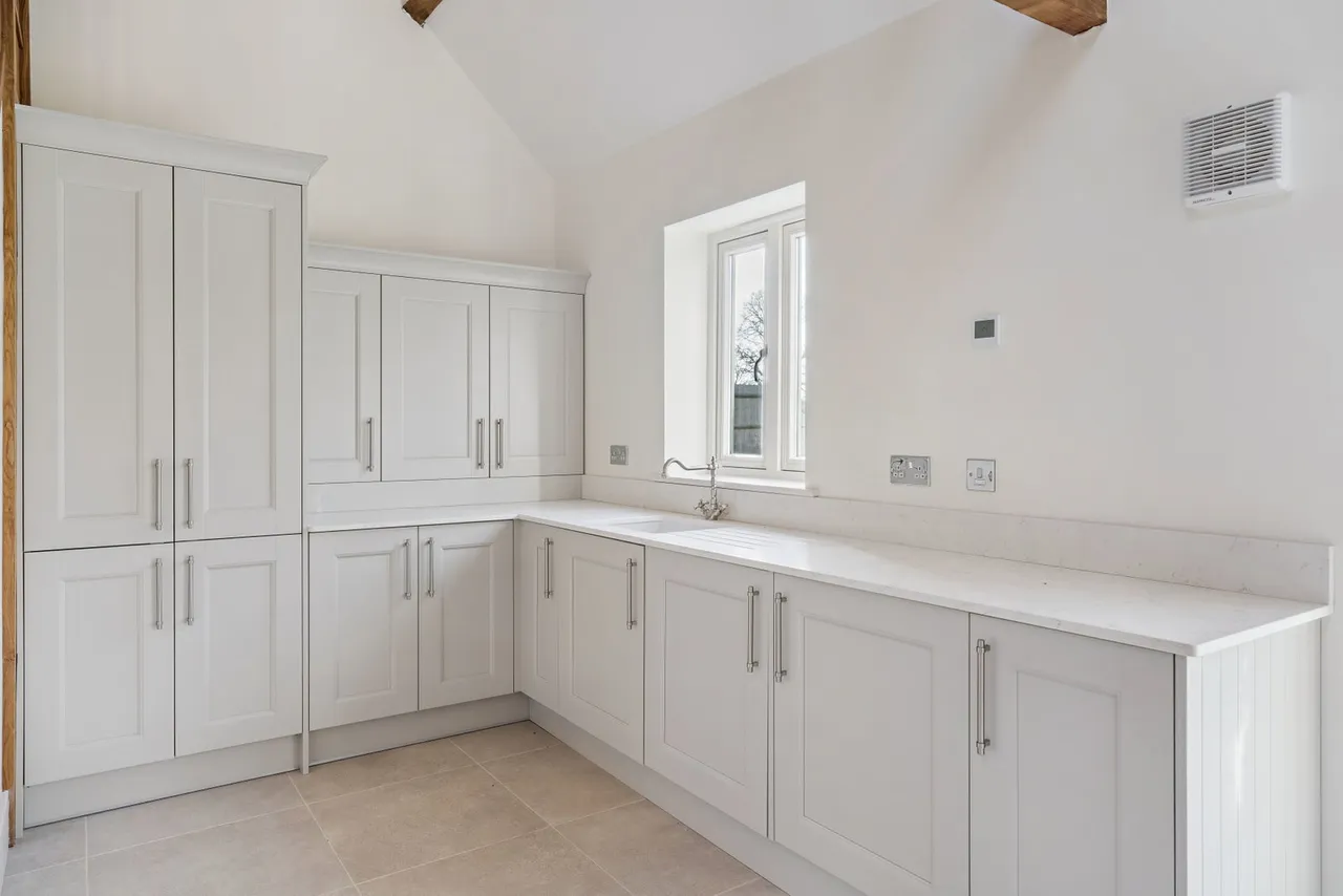 1 Pettifer Court, Buckingham Road, Weedon, HP22 4DP, photo 7