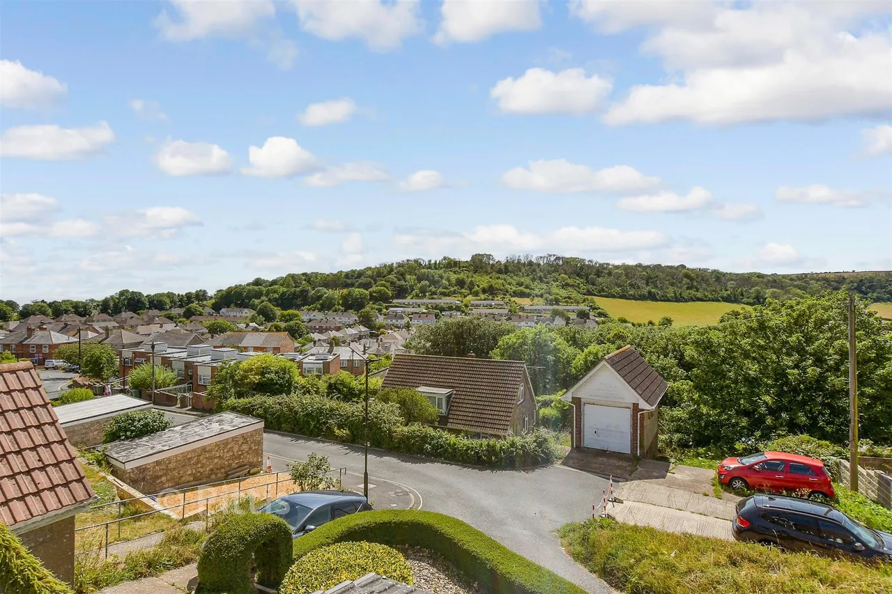 Lowtherville Road, Ventnor, PO38, photo 13