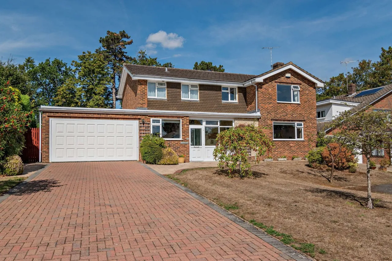 4 bed house for sale — Chartway, Sevenoaks, Kent, TN13 3RU