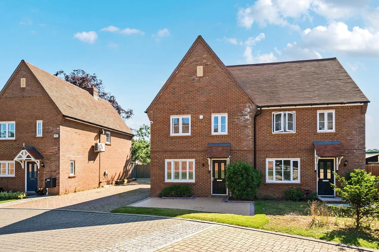 3 bed house for sale — Hawthorn Park, BR8