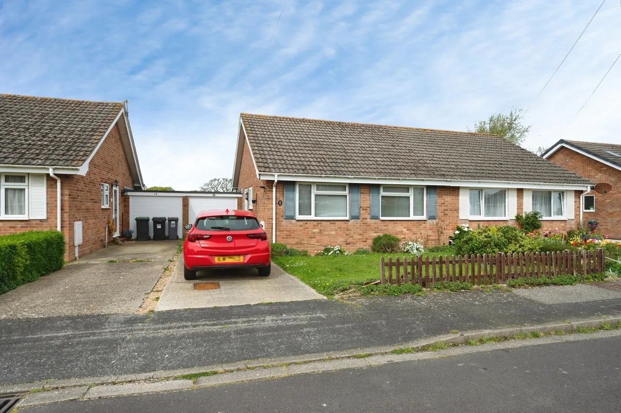 Glebe Close, Hayling Island, PO11, photo 3