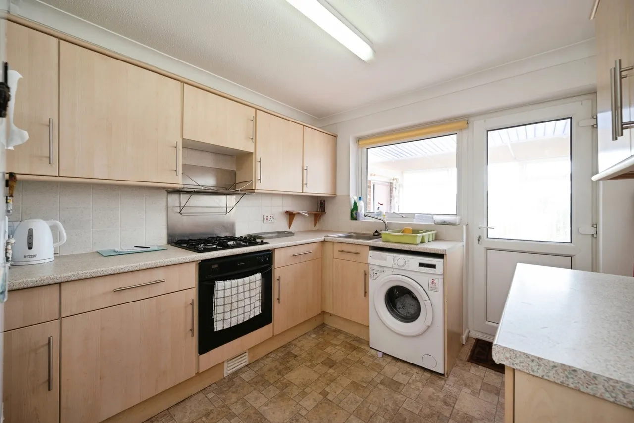 Glebe Close, Hayling Island, PO11, photo 5