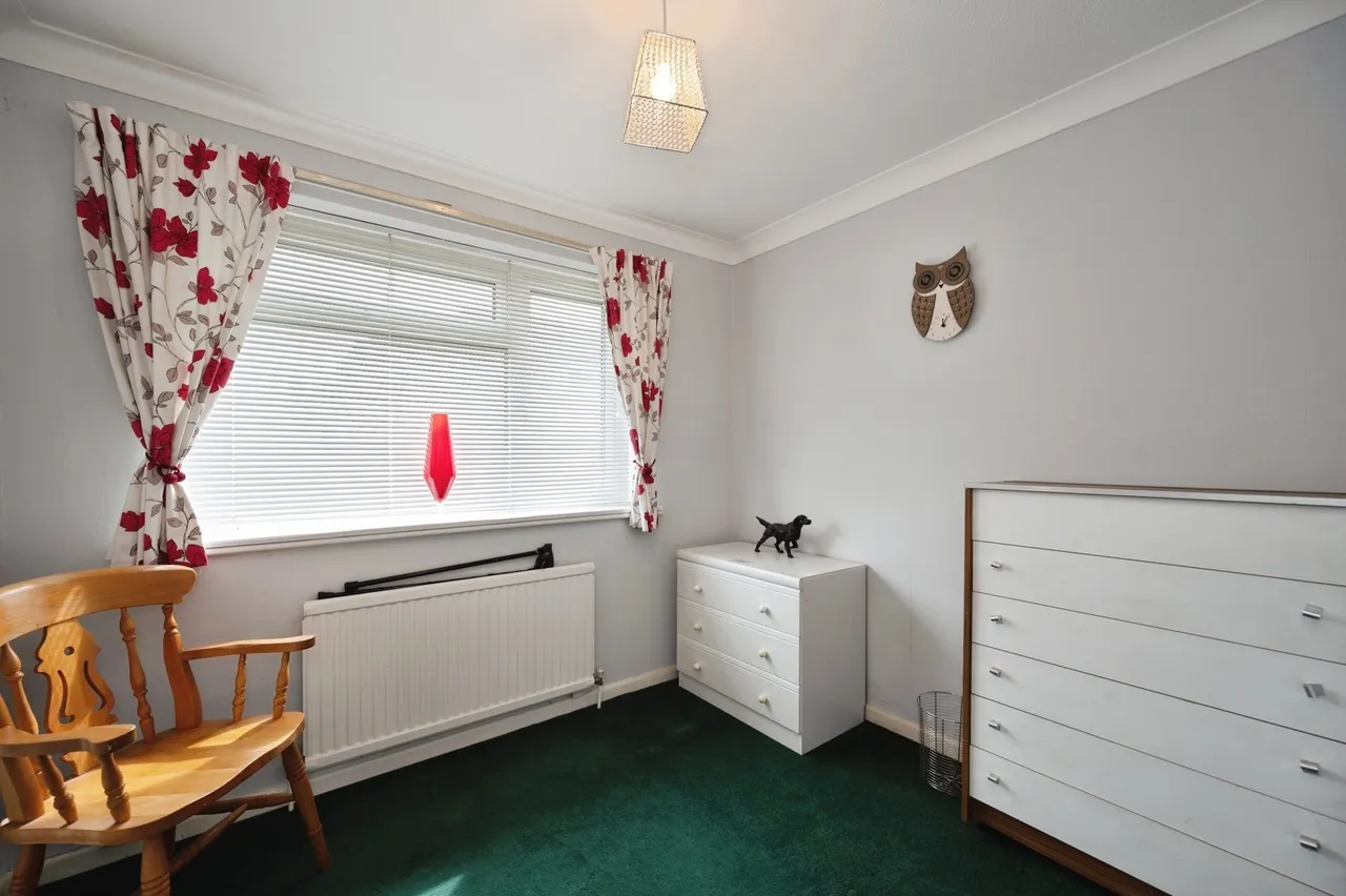Glebe Close, Hayling Island, PO11, photo 11