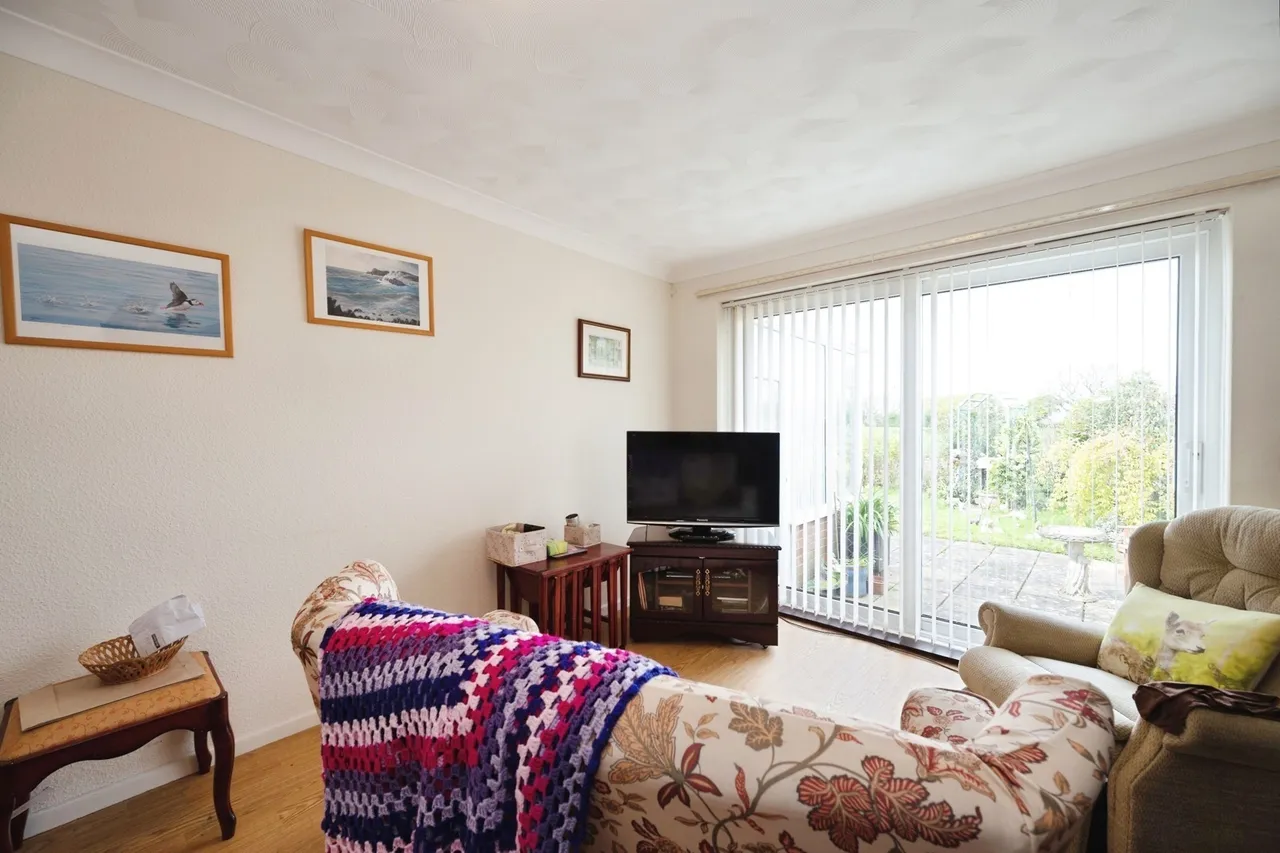 Glebe Close, Hayling Island, PO11, photo 4