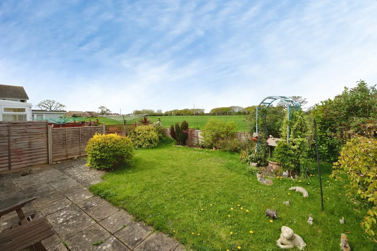 2 bed house for sale, Glebe Close, Hayling Island, PO11