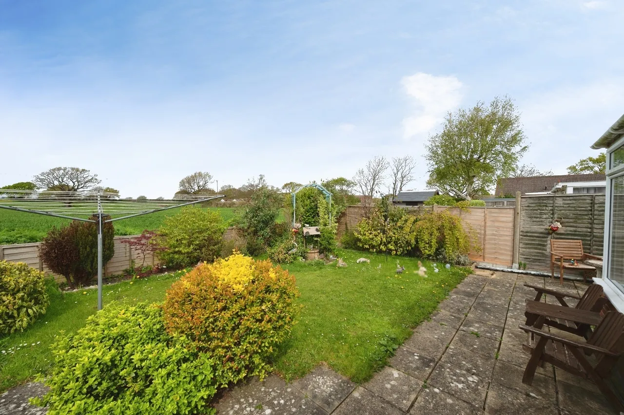 Glebe Close, Hayling Island, PO11, photo 13