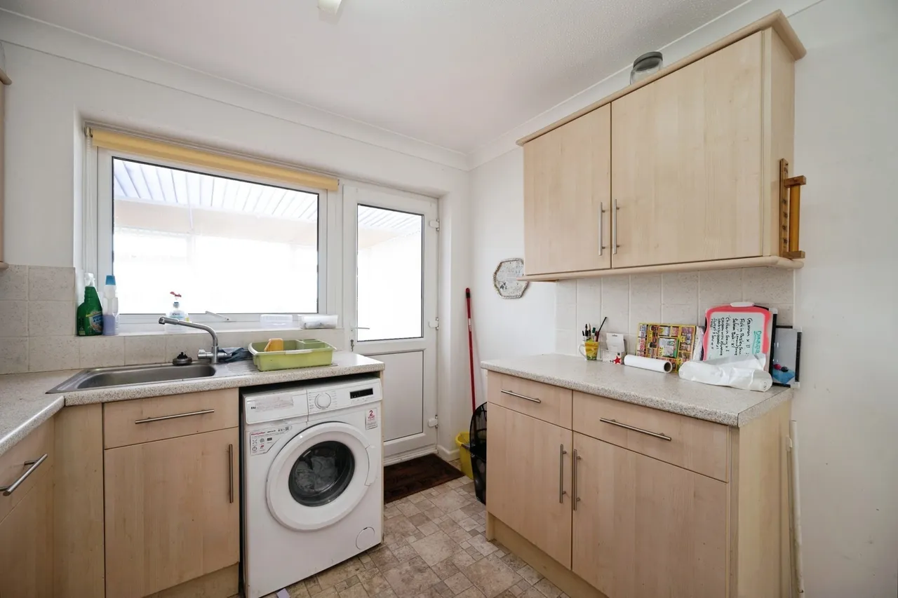 Glebe Close, Hayling Island, PO11, photo 16