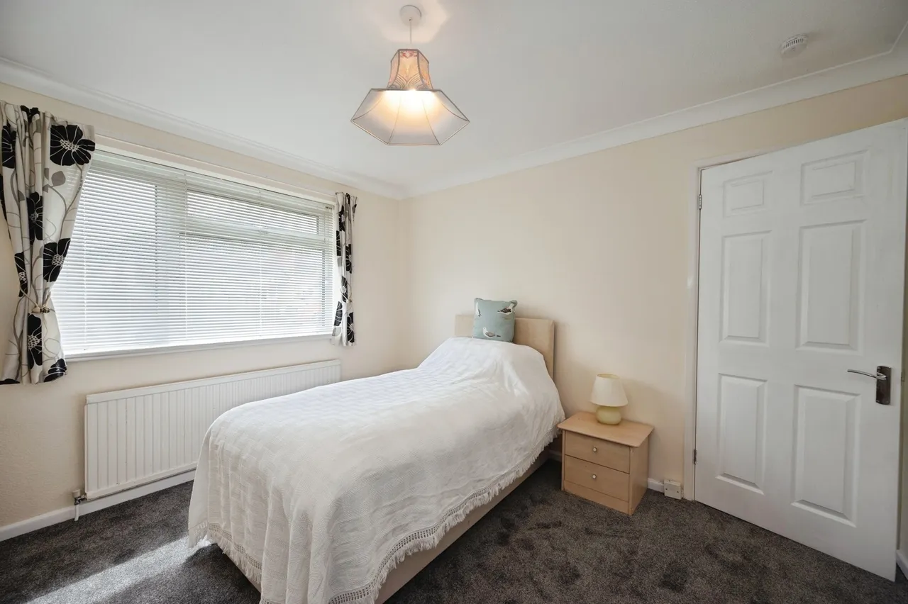 Glebe Close, Hayling Island, PO11, photo 9