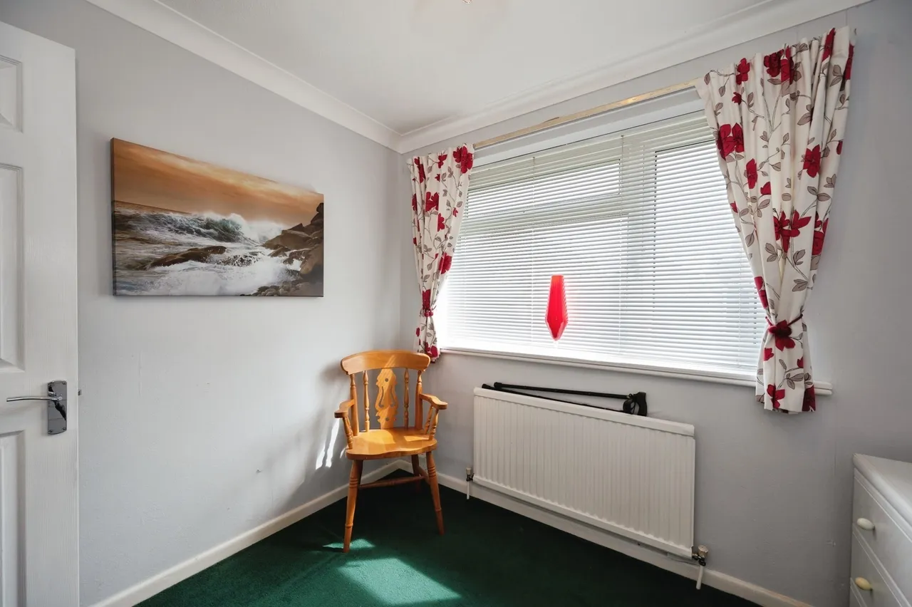 Glebe Close, Hayling Island, PO11, photo 12