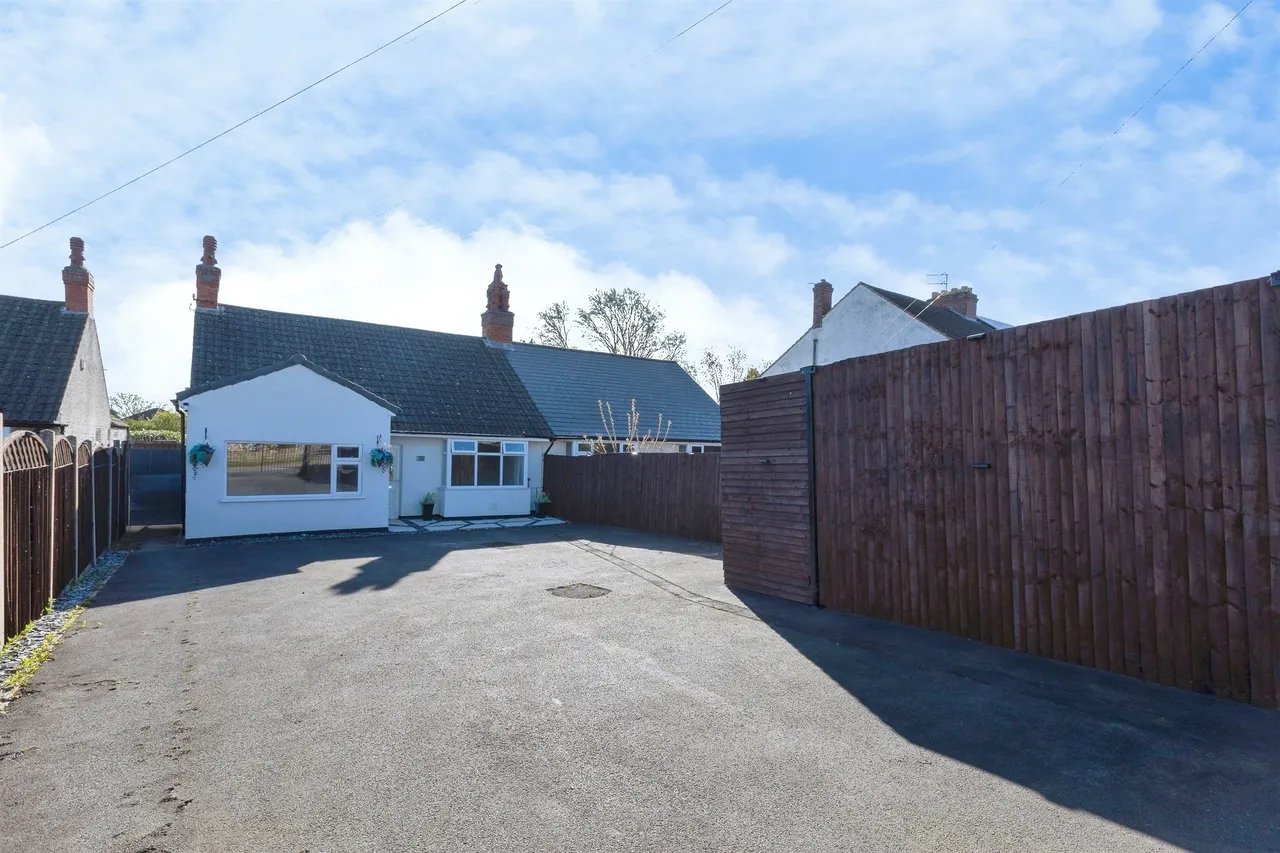 4 bed house for sale — Loughborough Road, Birstall, Leicester