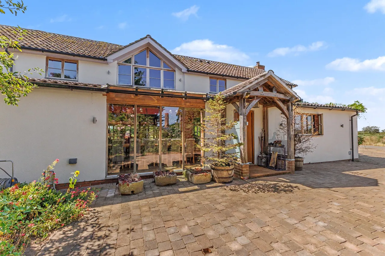 Ryden Lane, Charlton, WR10, photo 3