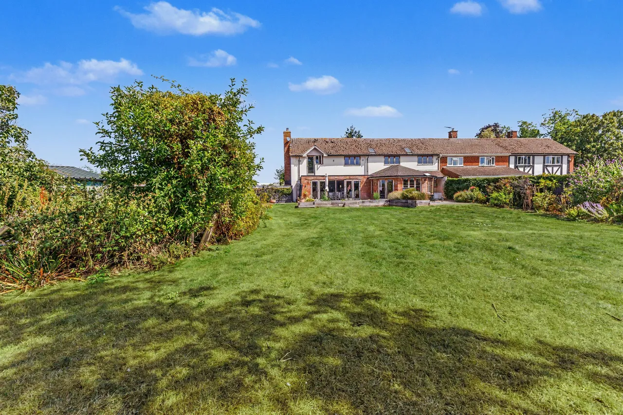 Ryden Lane, Charlton, WR10, photo 4