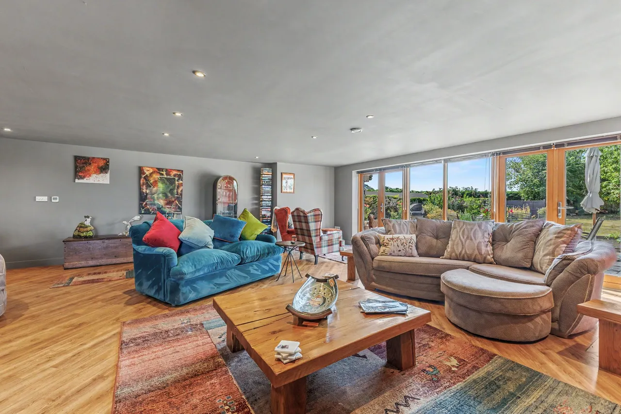 Ryden Lane, Charlton, WR10, photo 5