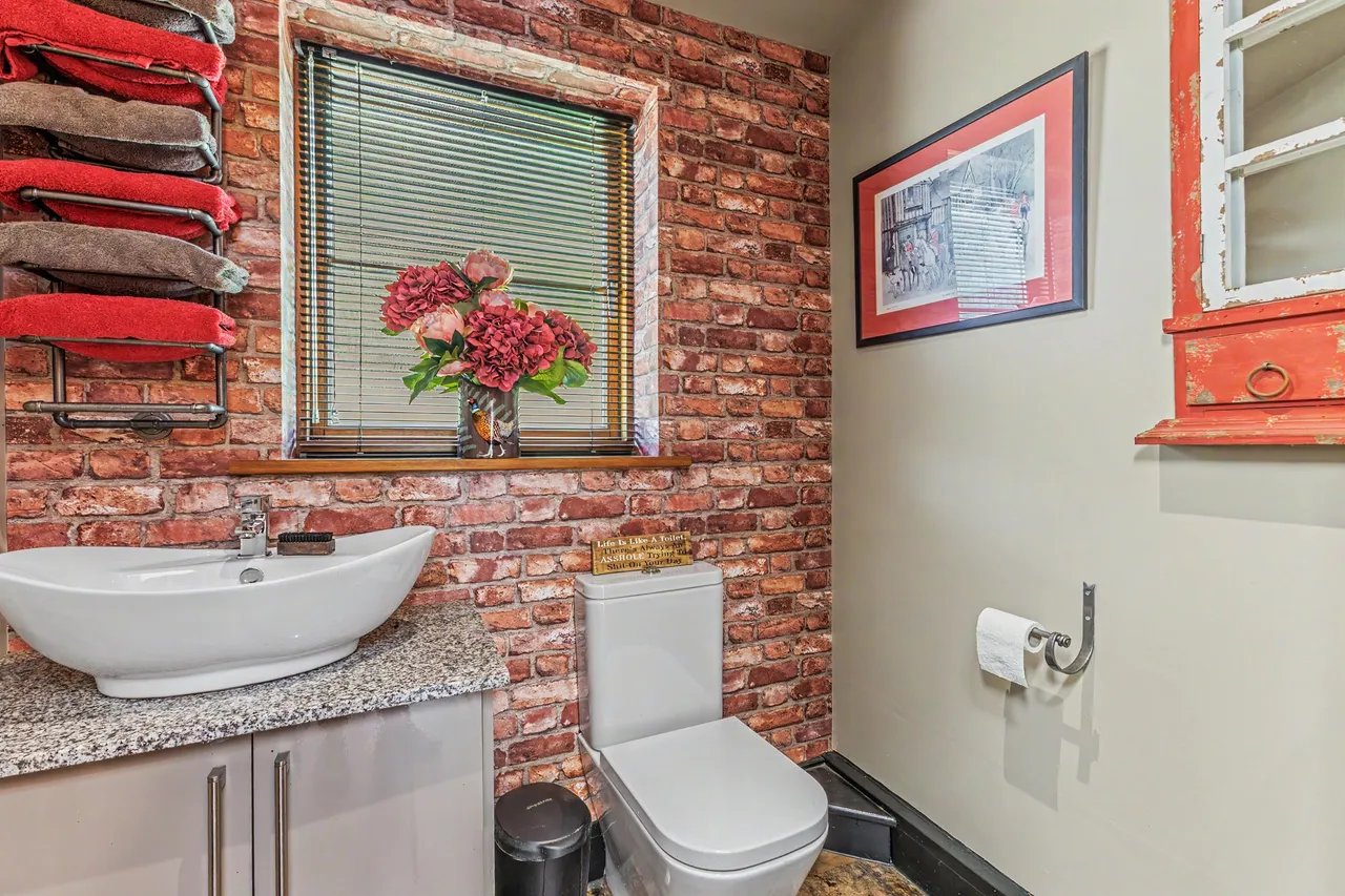 Ryden Lane, Charlton, WR10, photo 17