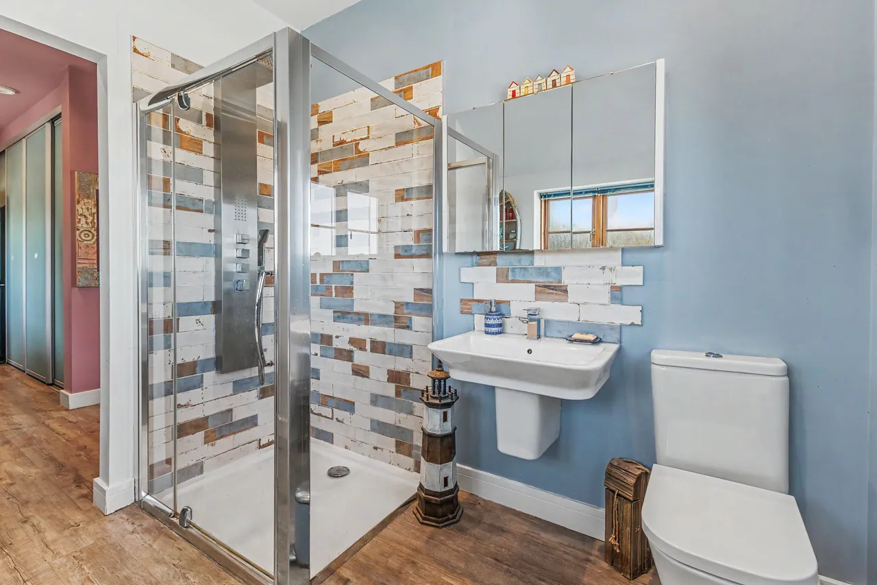 Ryden Lane, Charlton, WR10, photo 24