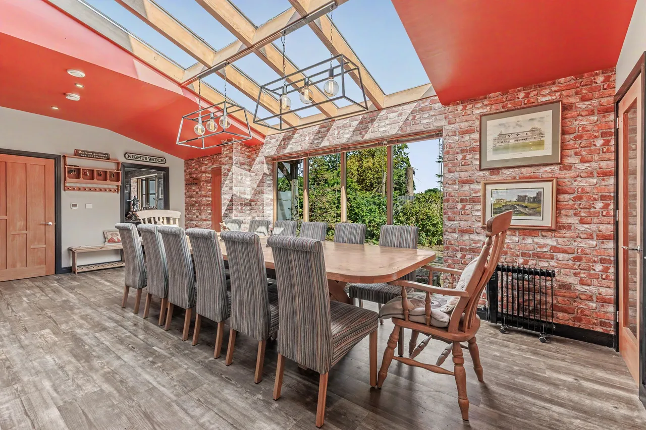 Ryden Lane, Charlton, WR10, photo 12