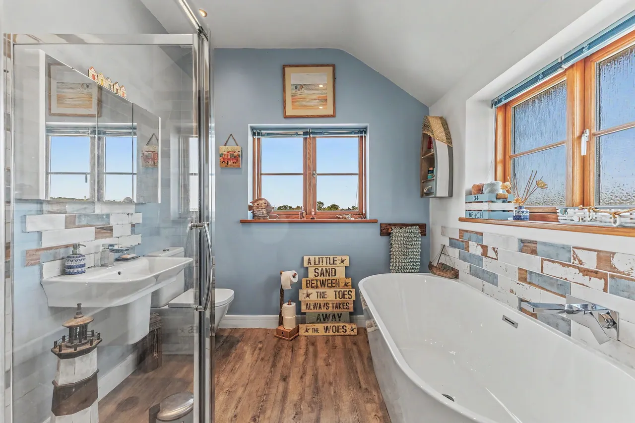 Ryden Lane, Charlton, WR10, photo 25