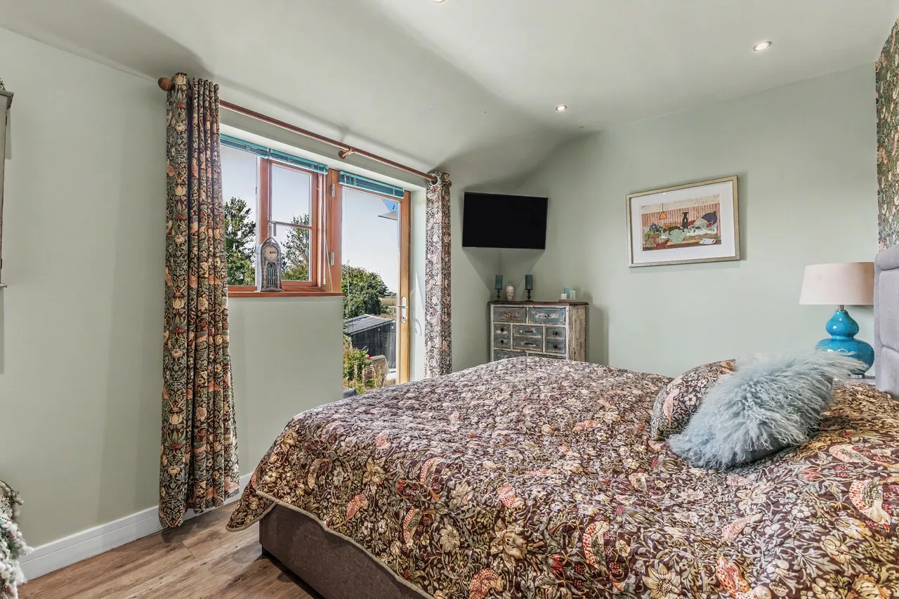 Ryden Lane, Charlton, WR10, photo 20