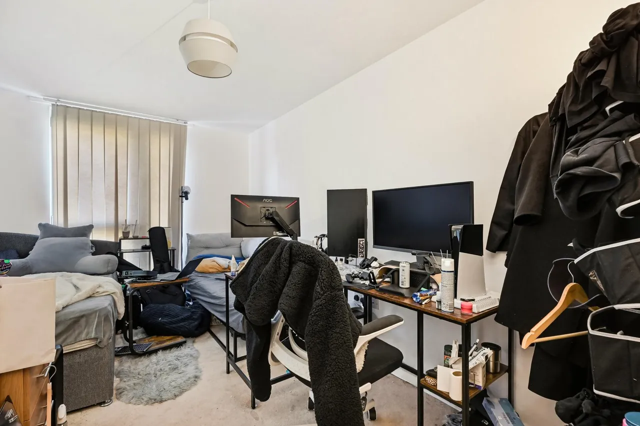 Booth Road, E16, photo 6