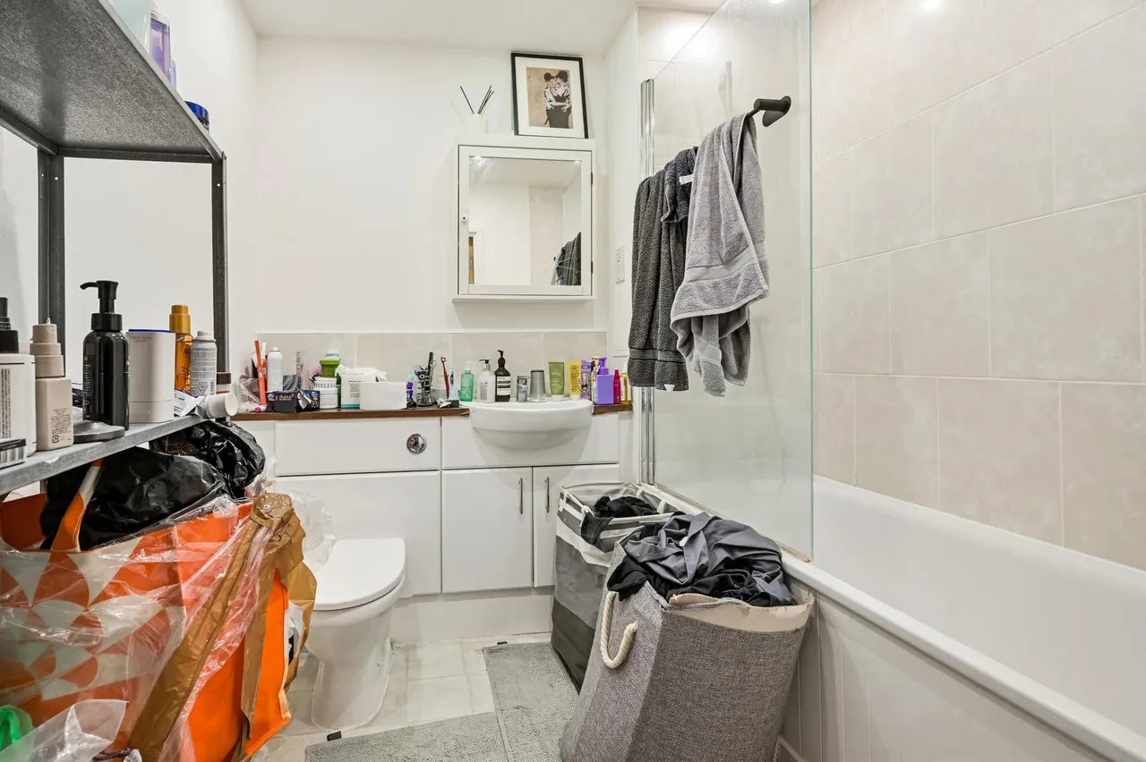 Booth Road, E16, photo 2