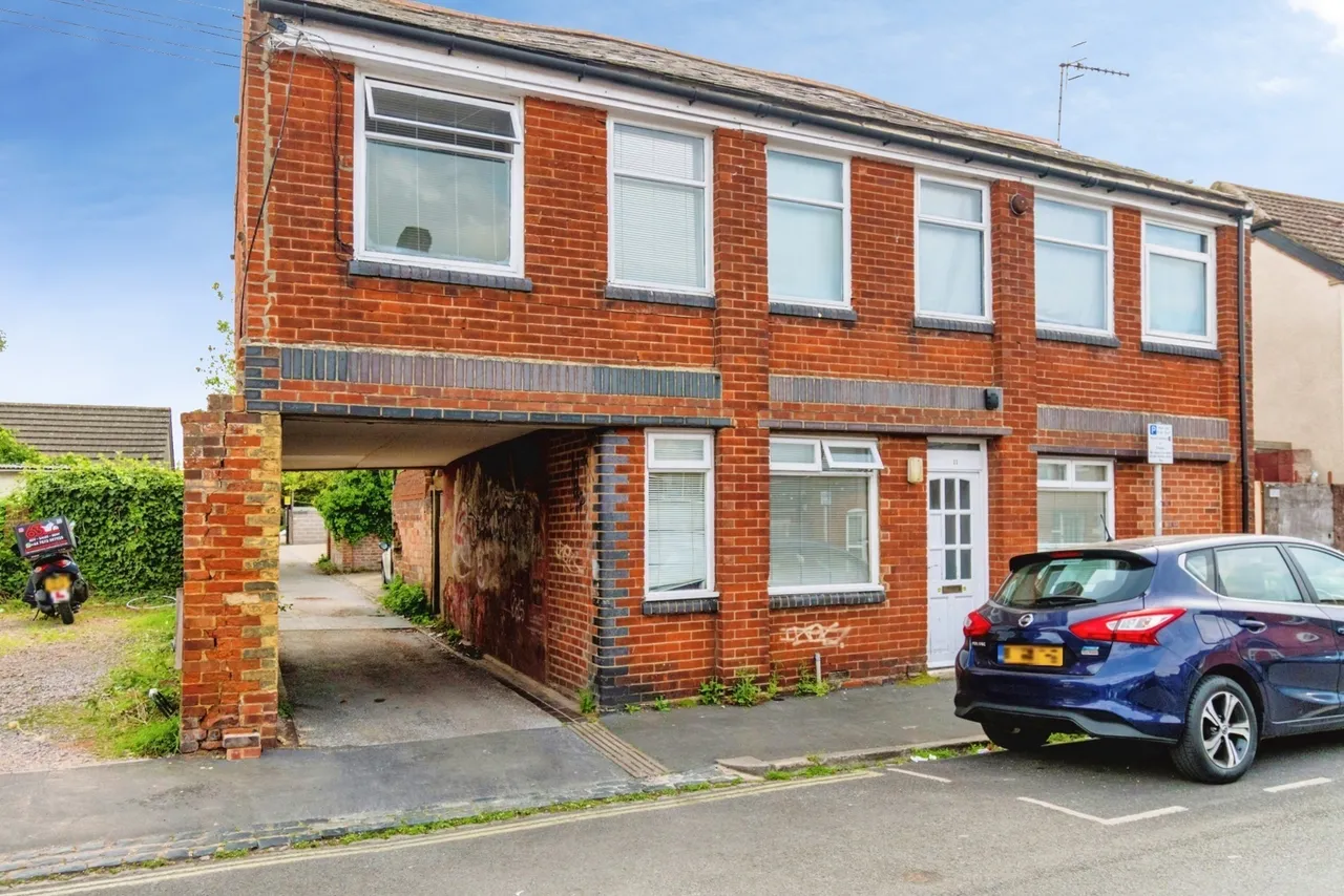 5 bed house for sale, Holt Road, Southampton, SO15