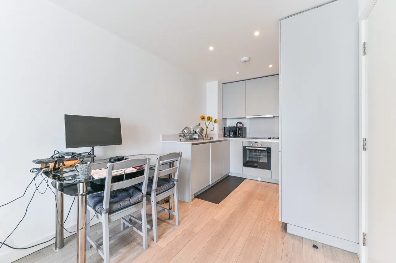 Flat 143, Pinnacle Apartments, 11 Saffron Central Square, Croydon, photo 5