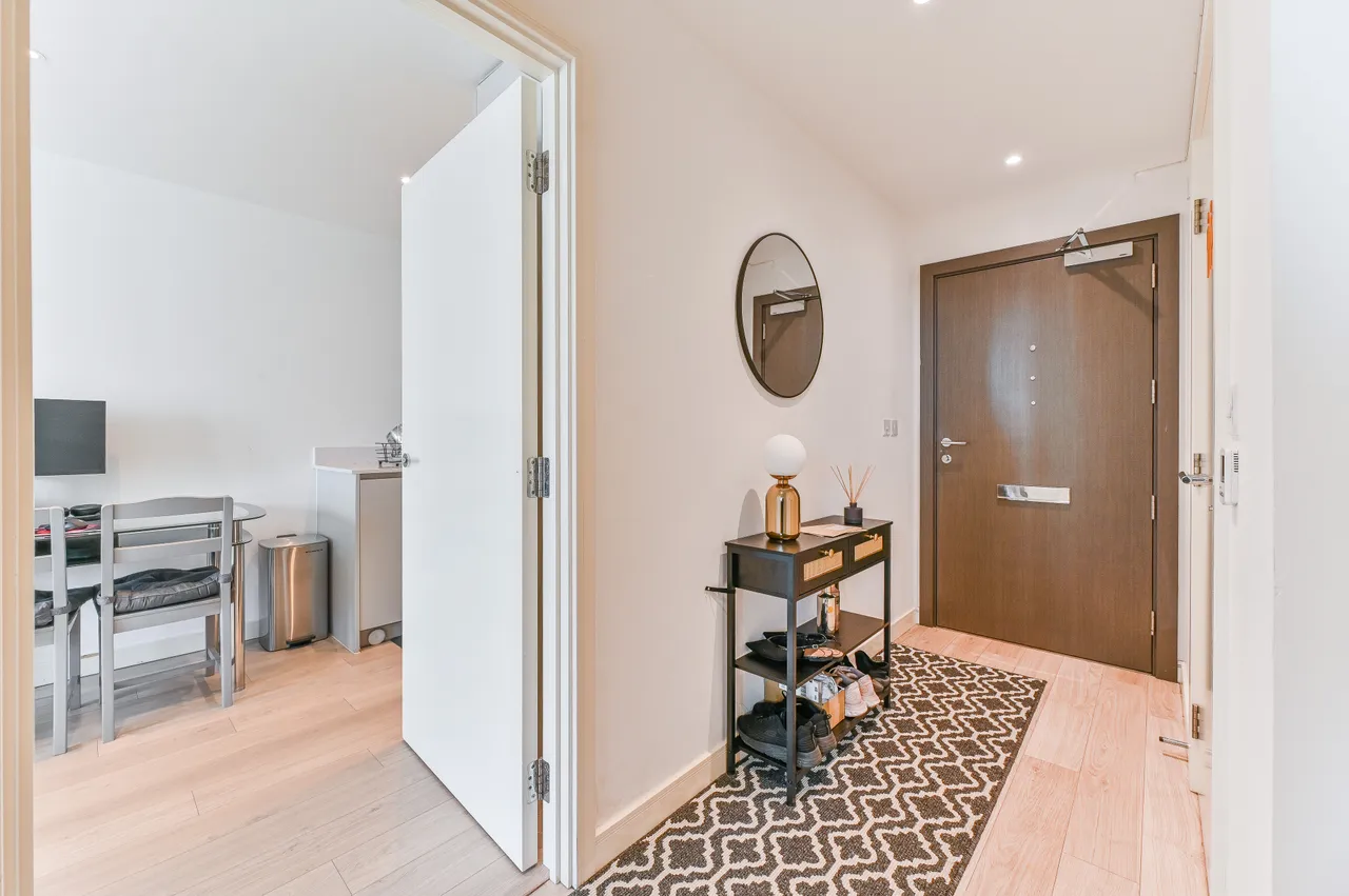 Flat 143, Pinnacle Apartments, 11 Saffron Central Square, Croydon, photo 9