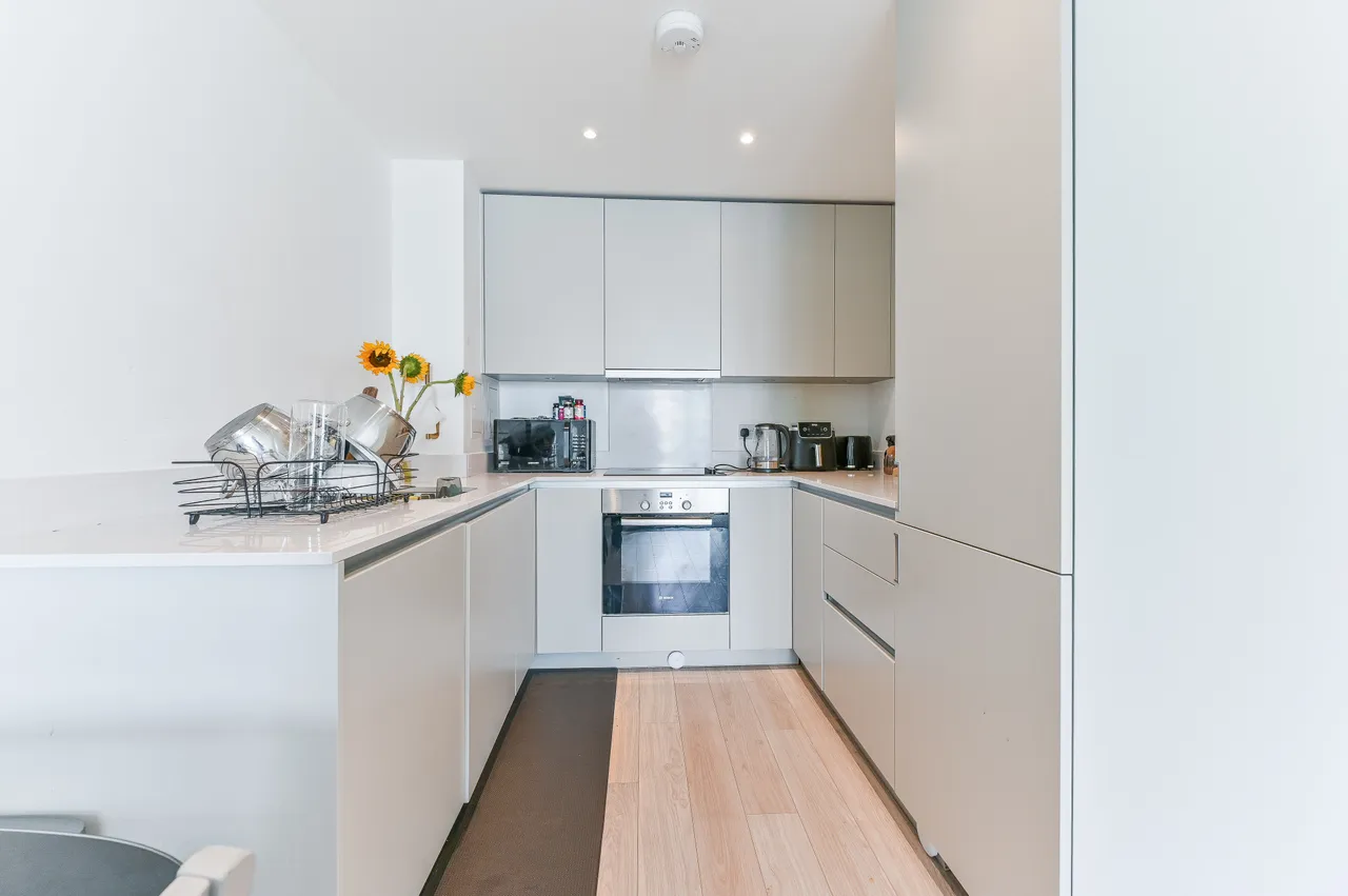 Flat 143, Pinnacle Apartments, 11 Saffron Central Square, Croydon, photo 6