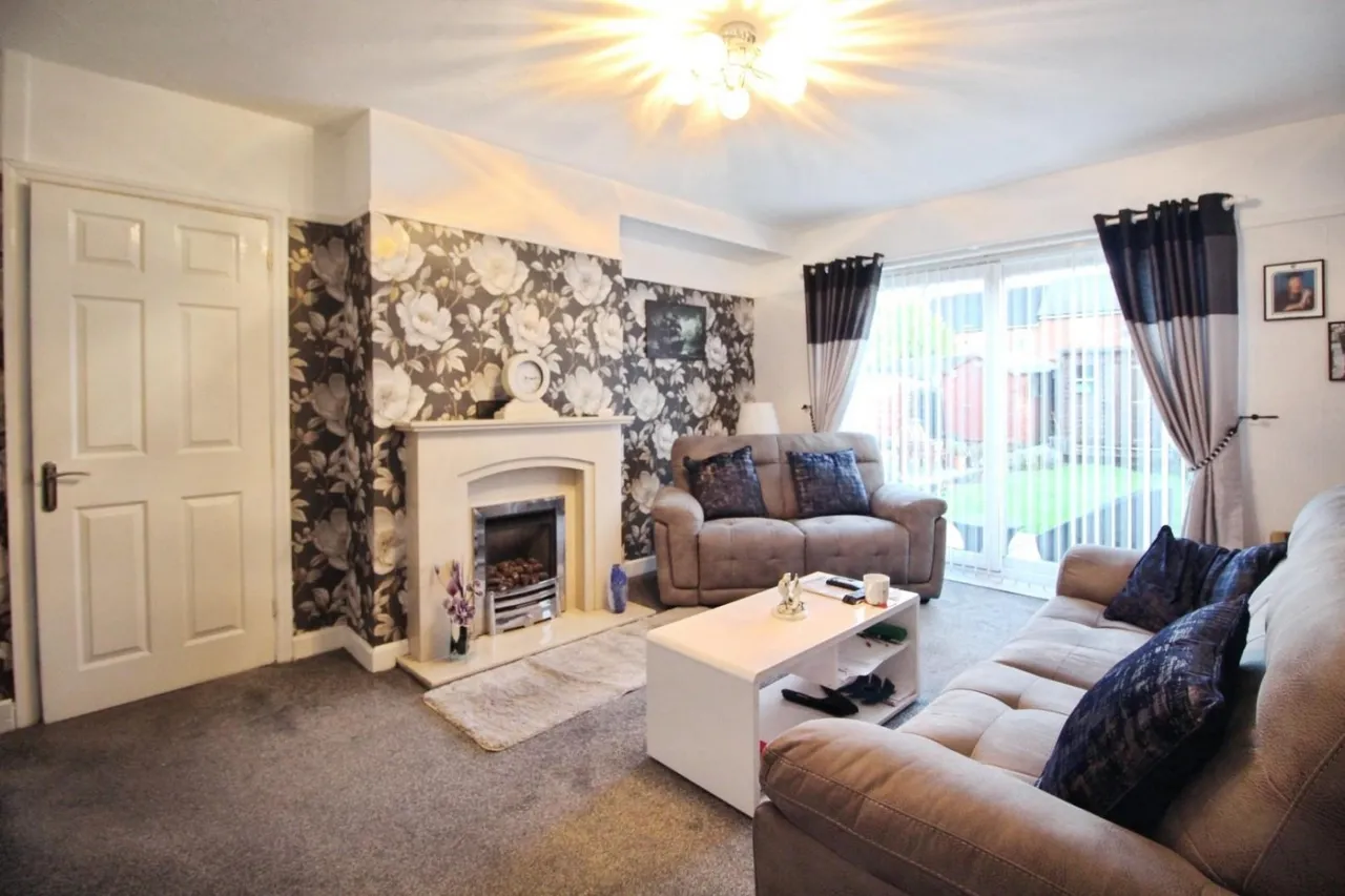 3 bed house for sale — Tranby Close