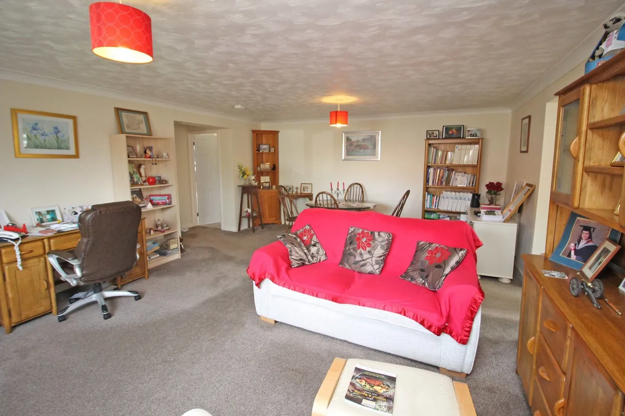 Ground Floor Apartment in Briston, photo 2