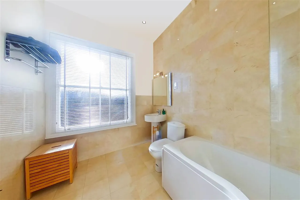 Hargrave Road, London, photo 12
