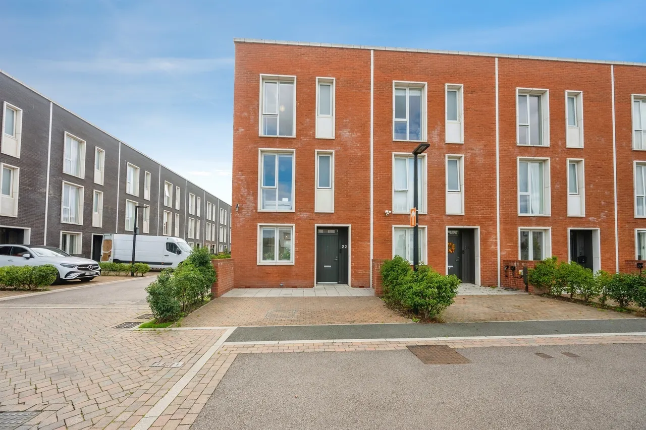 4 bed house for sale, South Loop Square, Birmingham, B16