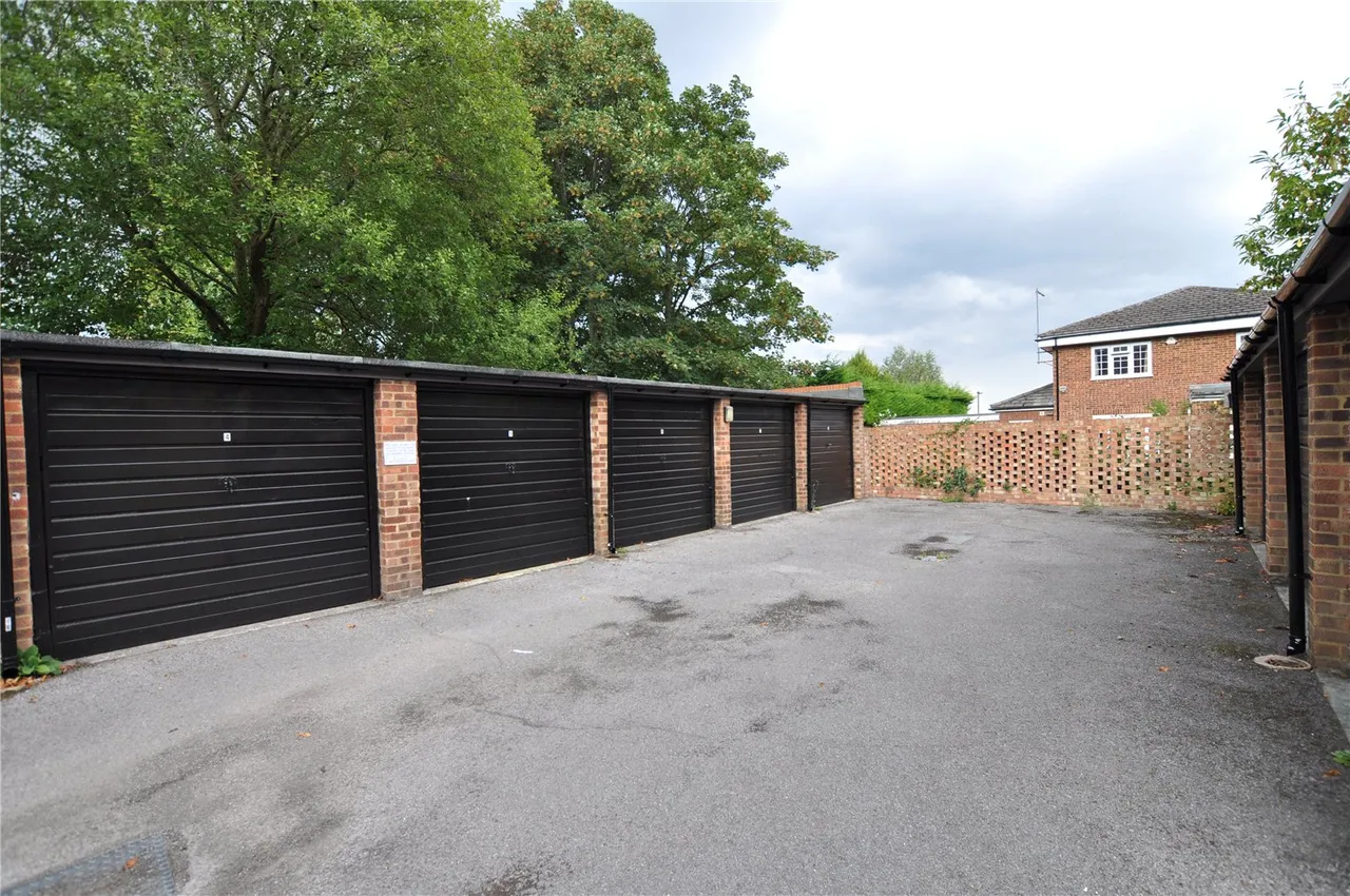 Ferndown Close, Guildford, GU1, photo 7