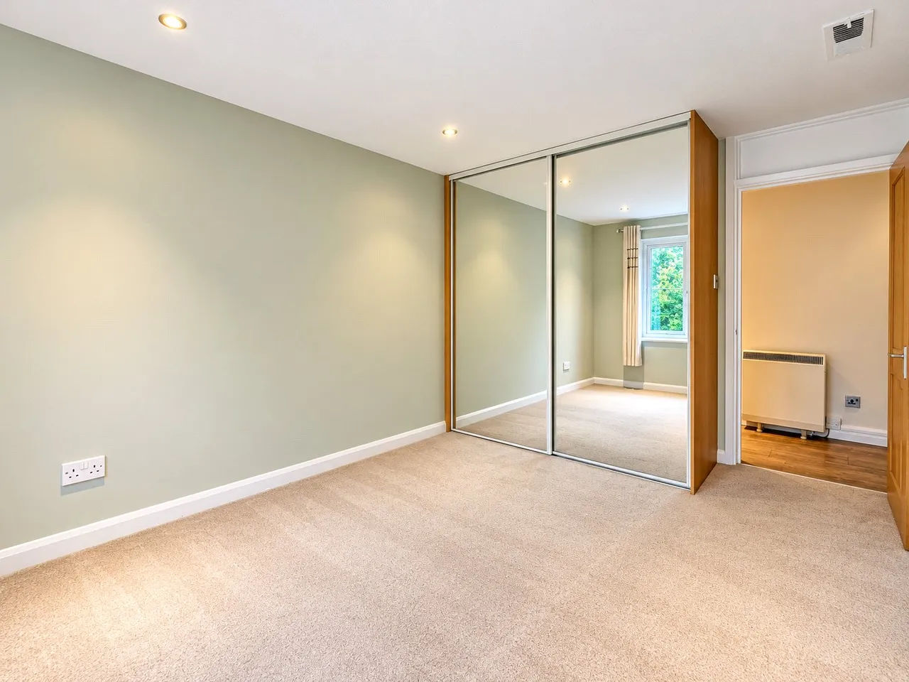 Ferndown Close, Guildford, GU1, photo 5