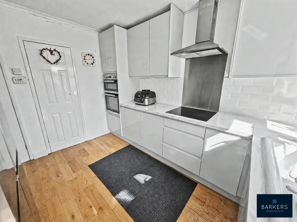Nussey Avenue, Birstall WF17 9QP, photo 4