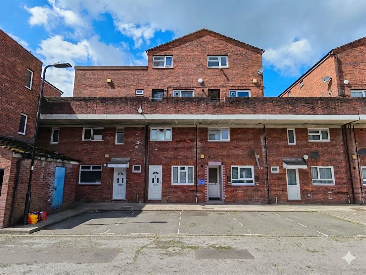 3 bed flat for sale, Stroud Field, Northolt, UB5