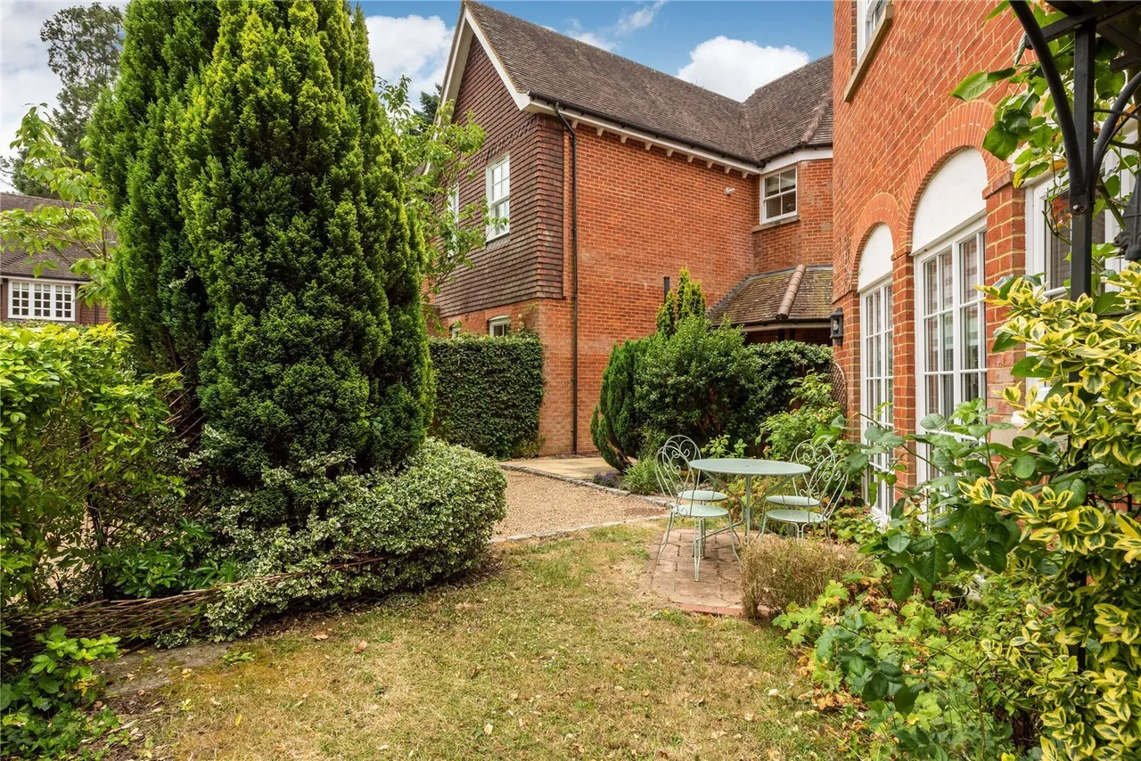 Westcott Street, Westcott, RH4, photo 9