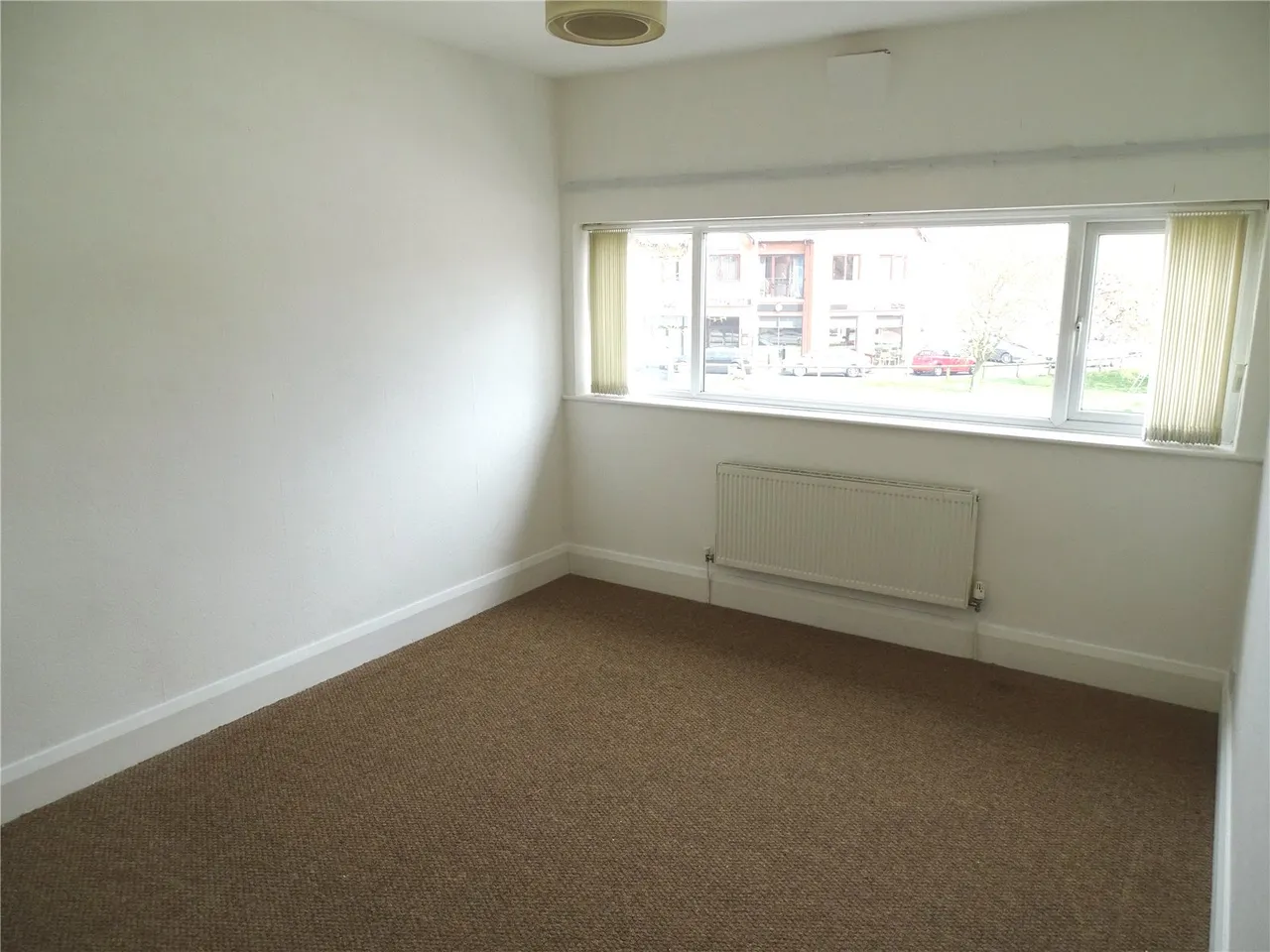 2 bed flat to rent, Bury New Road, Prestwich, M25