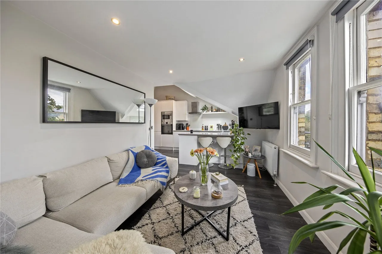 1 bed flat for sale, St. Margarets Road, St Margarets, TW1