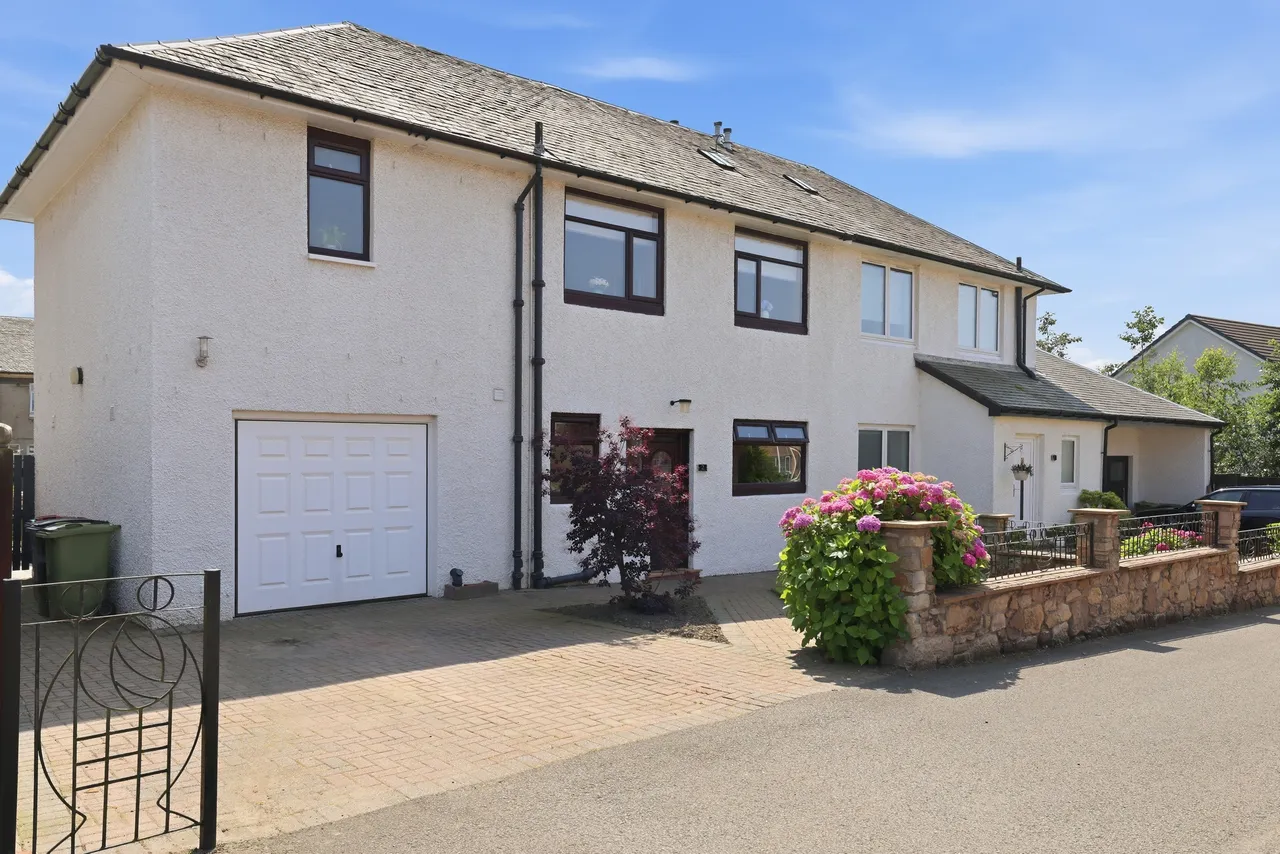 4 bed house for sale, Robb Terrace, Kirkintilloch, G66