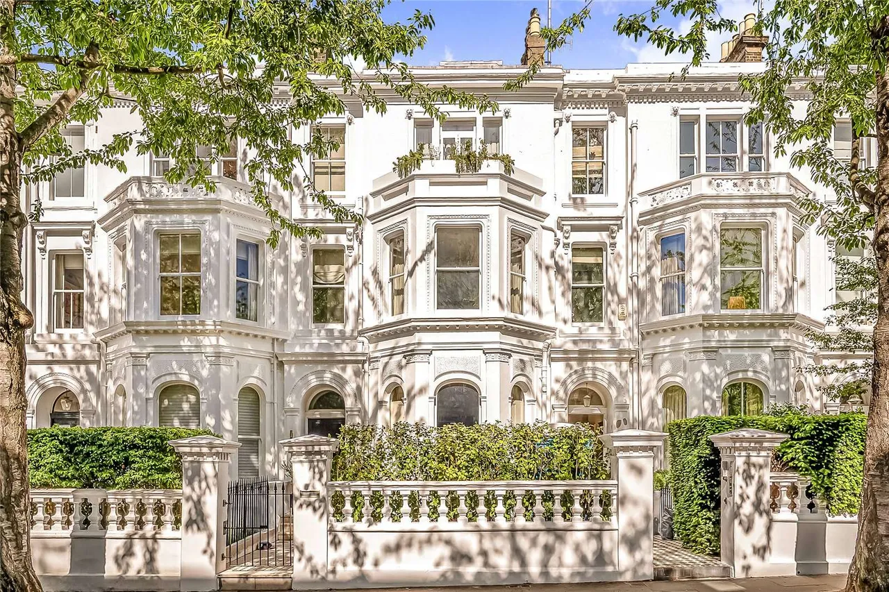 5 bed house to rent — Palace Gardens Terrace, London, W8 4RR