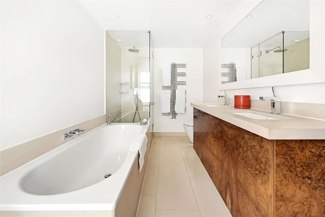 Palace Gardens Terrace, London, W8 4RR, photo 4