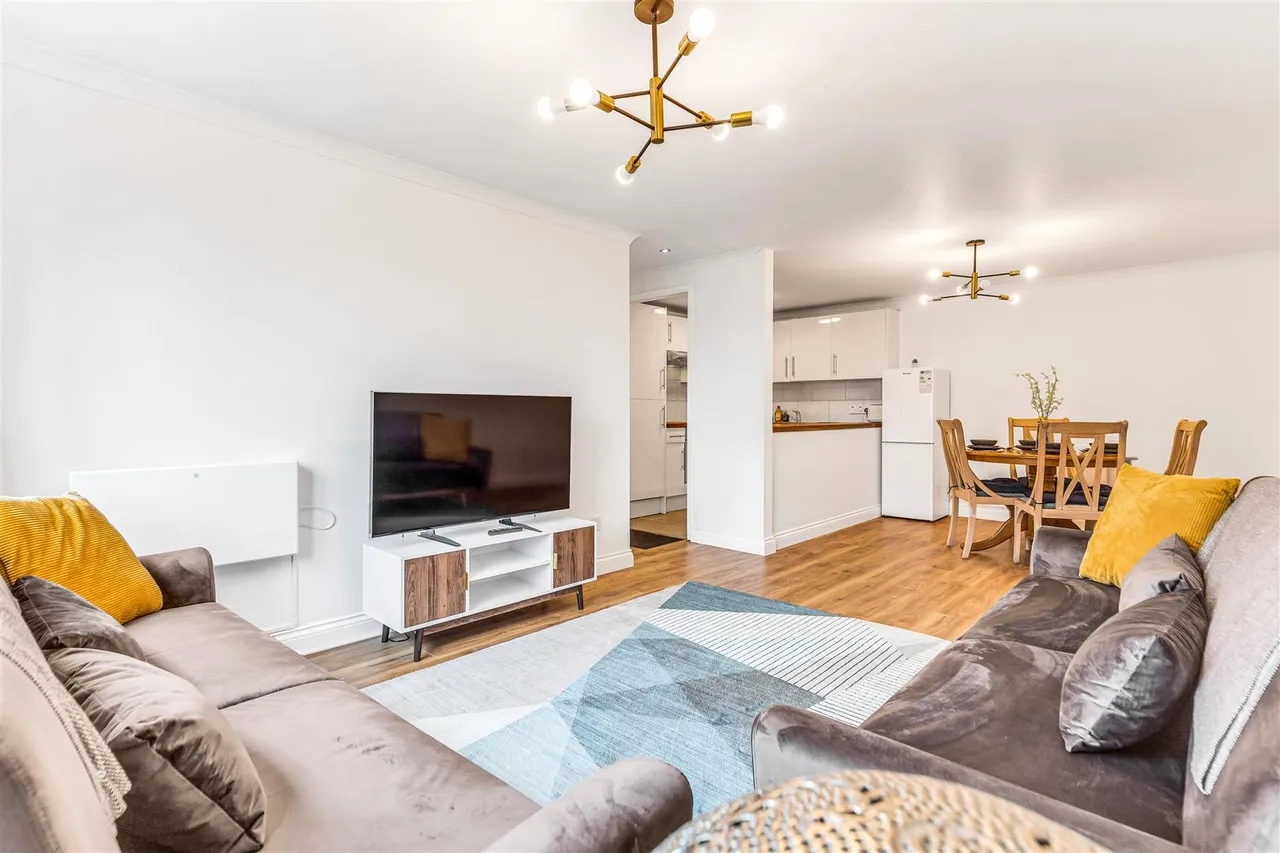 Earls Court Road, London, SW5, photo 12