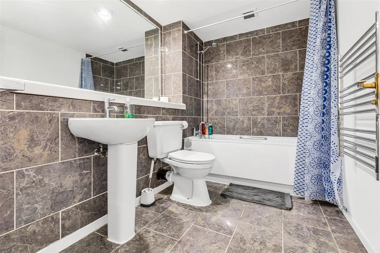 Earls Court Road, London, SW5, photo 6
